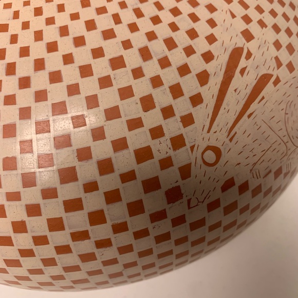 Roberto Manuelos Mata Ortiz Rabbit Pottery vase - Picture 5 of 8